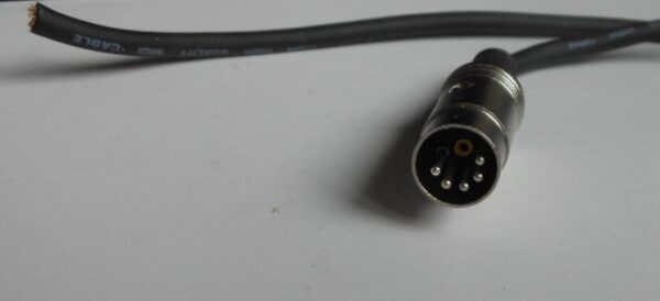 1x 5pin din + 1 meter snoer  restpartij