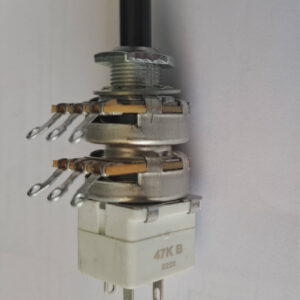Nieuw geproduceerde stereo potentiometer/ dubbelpolige netschakelaar bestemd voor Quad 33 voorversterker