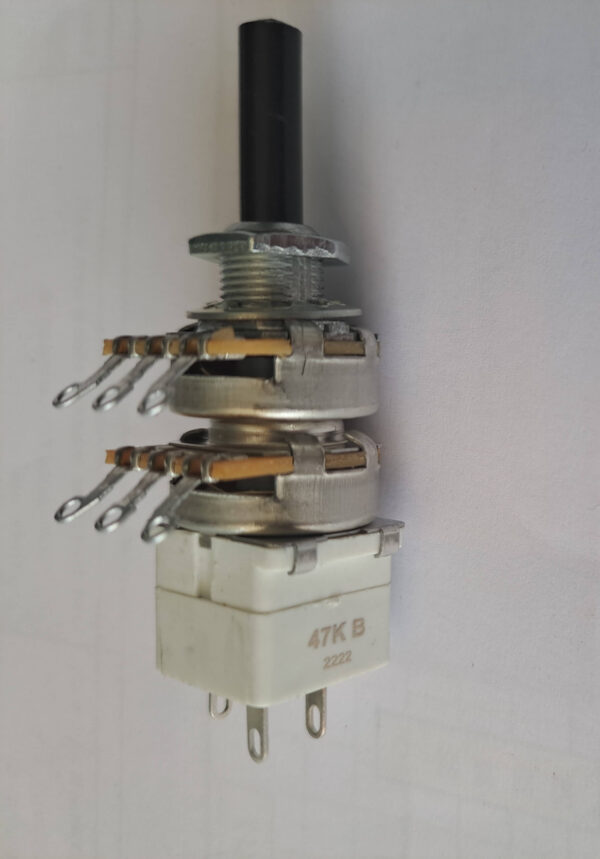 Nieuw geproduceerde stereo potentiometer/ dubbelpolige netschakelaar bestemd voor Quad 33 voorversterker